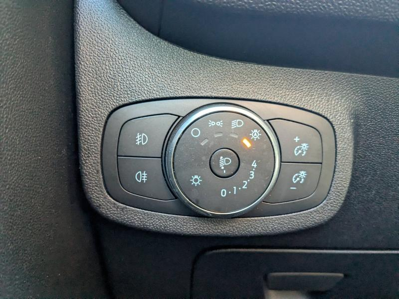 Photo 17 de l’annonce de FORD Fiesta d’occasion à vendre à DRAGUIGNAN