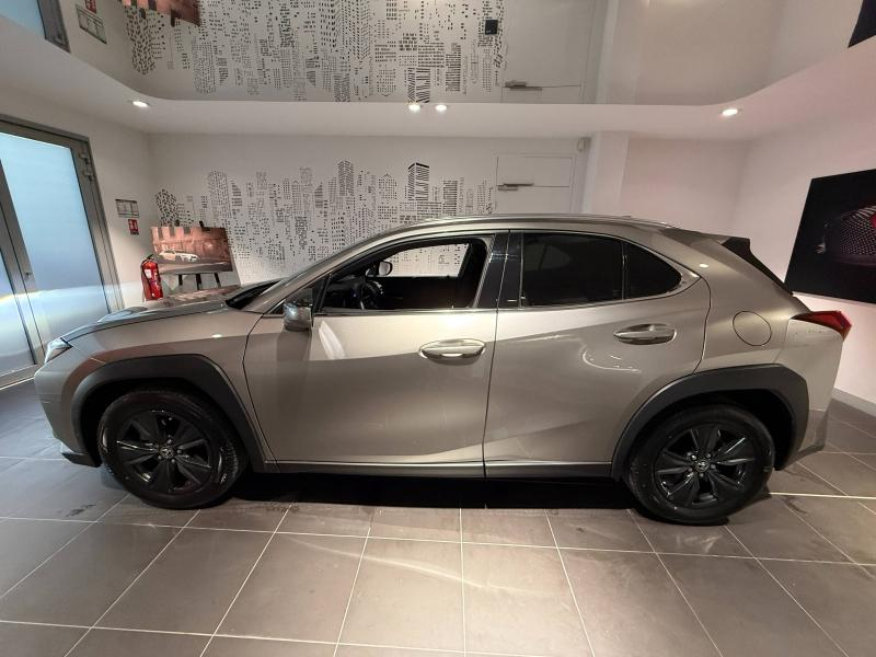 Photo 8 de l’annonce de LEXUS UX d’occasion à vendre à MONTFAVET