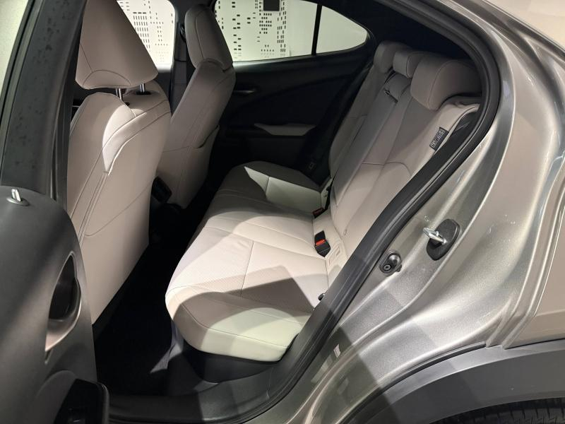 Photo 12 de l’annonce de LEXUS UX d’occasion à vendre à MONTFAVET