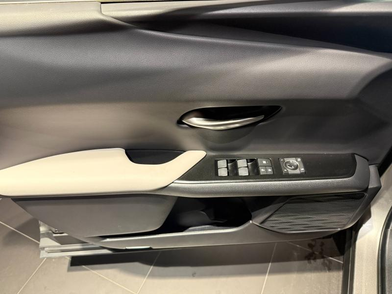 Photo 13 de l’annonce de LEXUS UX d’occasion à vendre à MONTFAVET