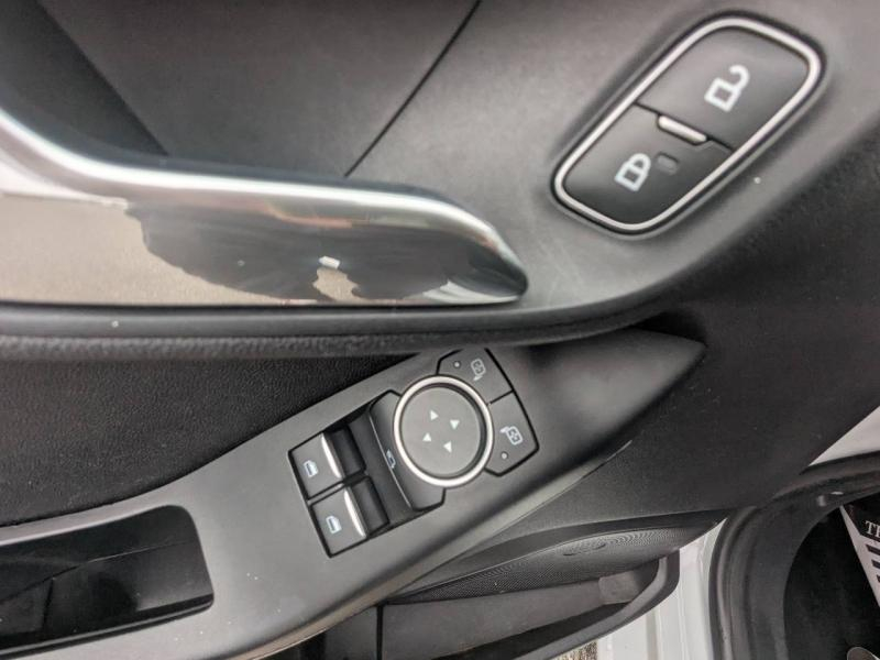 Photo 12 de l’annonce de FORD Fiesta d’occasion à vendre à FRÉJUS