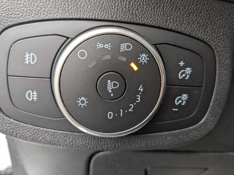 Photo 13 de l’annonce de FORD Fiesta d’occasion à vendre à FRÉJUS