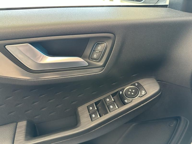 Photo 19 de l’annonce de FORD Kuga d’occasion à vendre à ORANGE