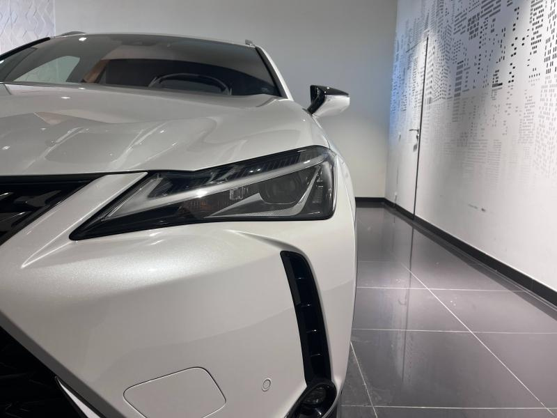 Photo 8 de l’annonce de LEXUS UX d’occasion à vendre à LATTES