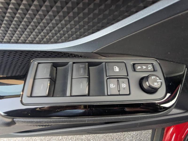 Photo 12 de l’annonce de TOYOTA C-HR d’occasion à vendre à FRÉJUS