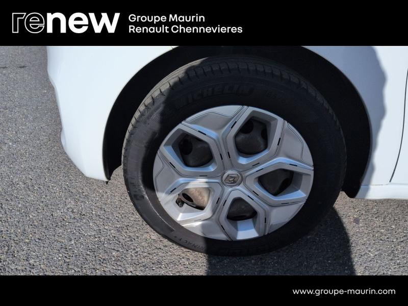 Photo 9 de l’annonce de RENAULT Twingo d’occasion à vendre à CHENNEVIÈRES-SUR-MARNE