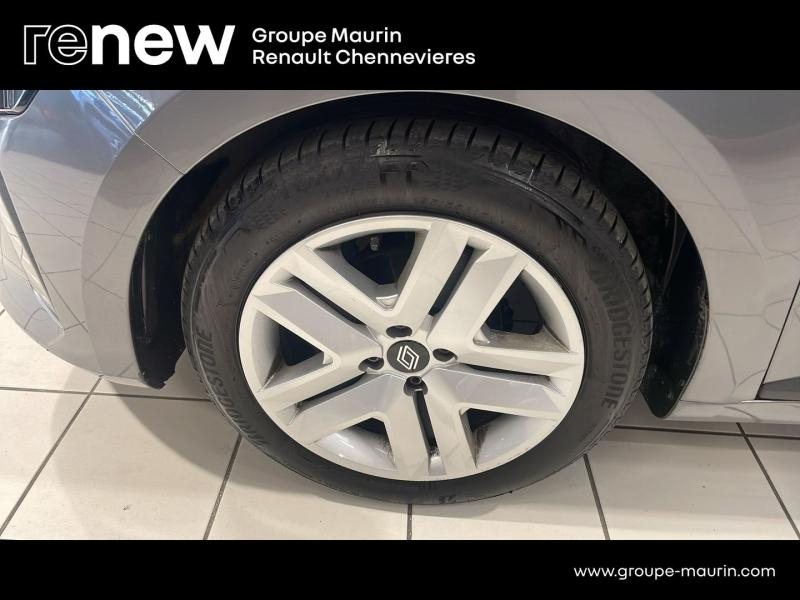 Photo 20 de l’annonce de RENAULT Clio d’occasion à vendre à CHENNEVIÈRES-SUR-MARNE