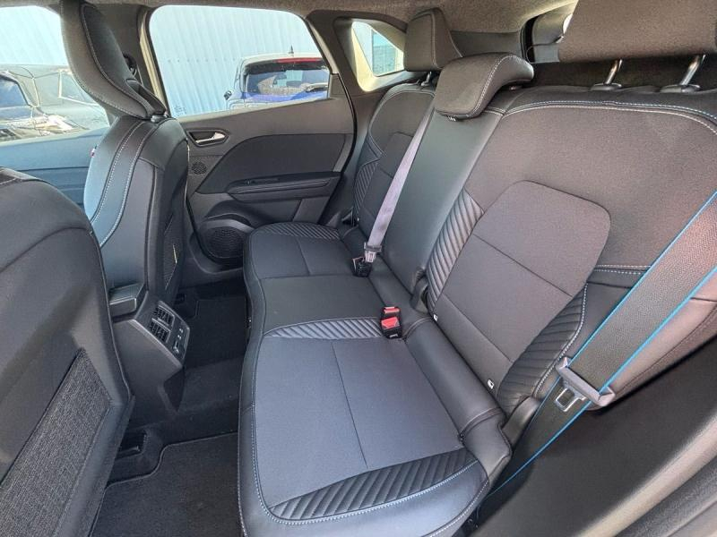 Photo 13 de l’annonce de RENAULT  d’occasion à vendre à CHENNEVIÈRES-SUR-MARNE