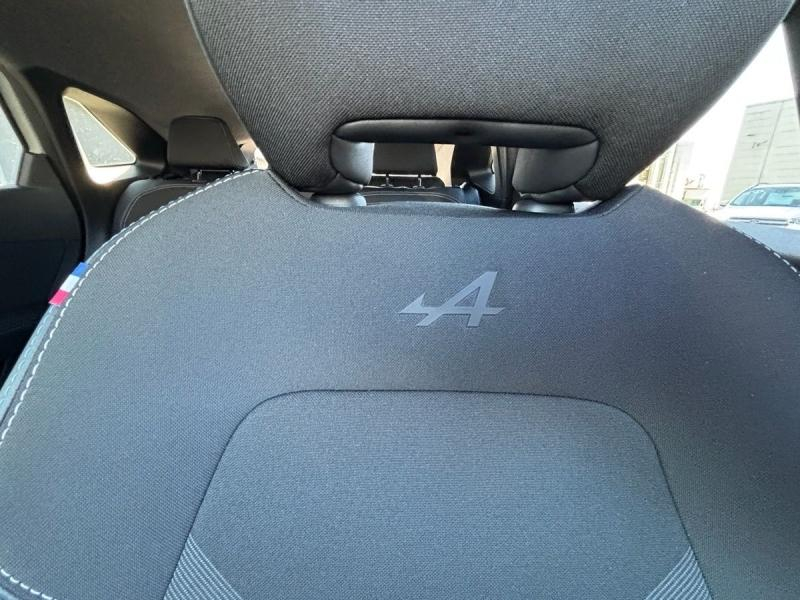 Photo 15 de l’annonce de RENAULT  d’occasion à vendre à CHENNEVIÈRES-SUR-MARNE