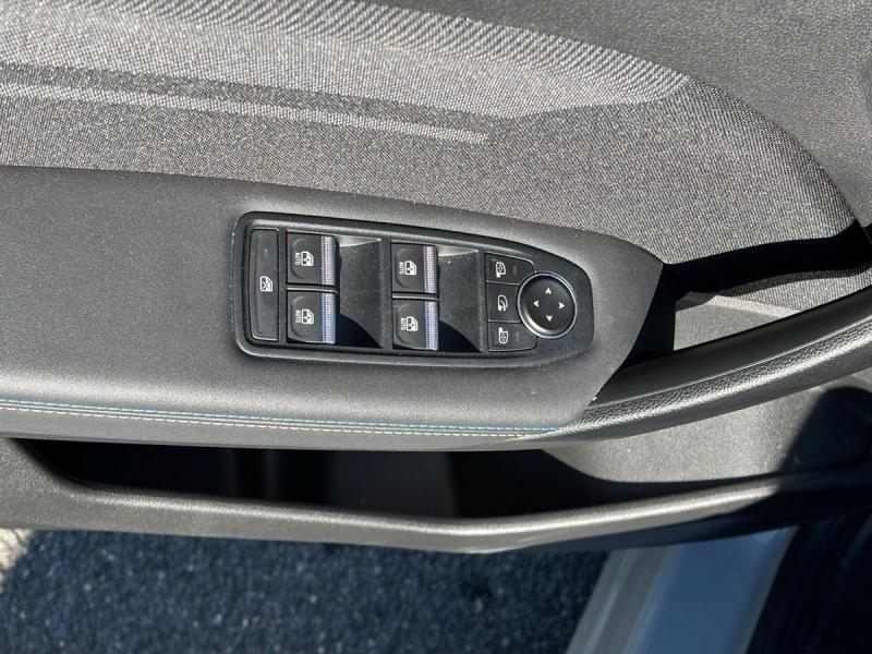 Photo 17 de l’annonce de RENAULT  d’occasion à vendre à CHENNEVIÈRES-SUR-MARNE