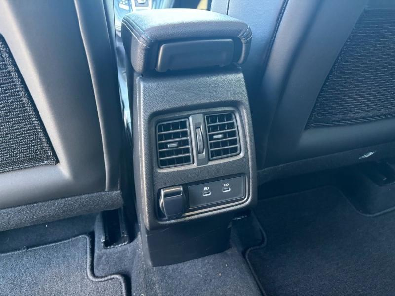 Photo 18 de l’annonce de RENAULT  d’occasion à vendre à CHENNEVIÈRES-SUR-MARNE