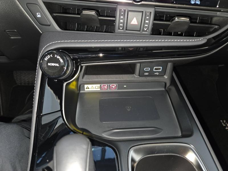 Photo 10 de l’annonce de LEXUS NX d’occasion à vendre à AUBIÈRE