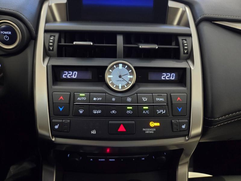 Photo 7 de l’annonce de LEXUS NX d’occasion à vendre à AUBIÈRE