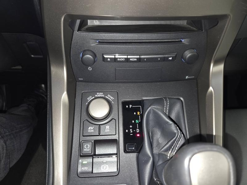 Photo 8 de l’annonce de LEXUS NX d’occasion à vendre à AUBIÈRE