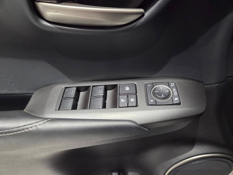 Photo 10 de l’annonce de LEXUS NX d’occasion à vendre à AUBIÈRE