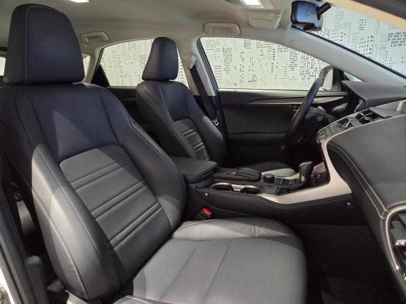 Photo 12 de l’annonce de LEXUS NX d’occasion à vendre à AUBIÈRE