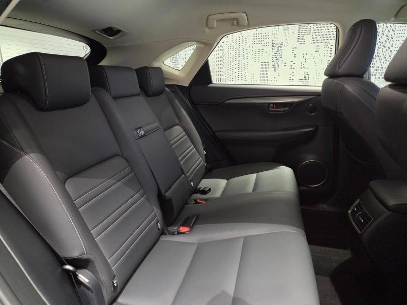 Photo 13 de l’annonce de LEXUS NX d’occasion à vendre à AUBIÈRE