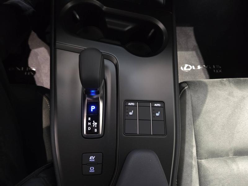 Photo 12 de l’annonce de LEXUS UX d’occasion à vendre à AUBIÈRE