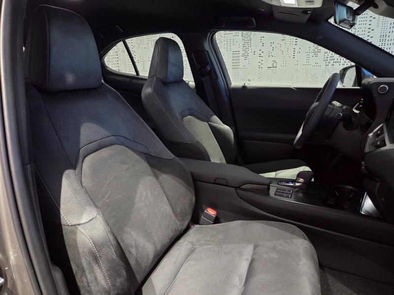 Photo 14 de l’annonce de LEXUS UX d’occasion à vendre à AUBIÈRE