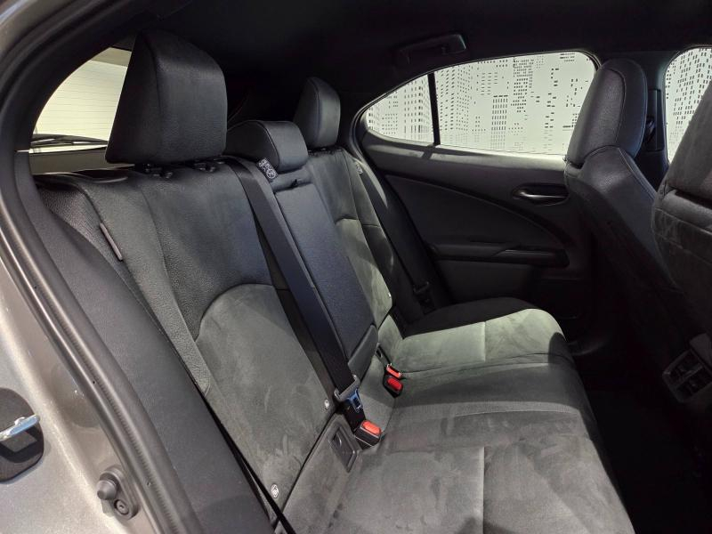 Photo 15 de l’annonce de LEXUS UX d’occasion à vendre à AUBIÈRE