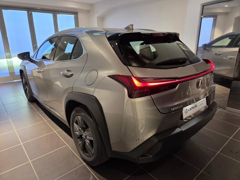Photo 17 de l’annonce de LEXUS UX d’occasion à vendre à AUBIÈRE