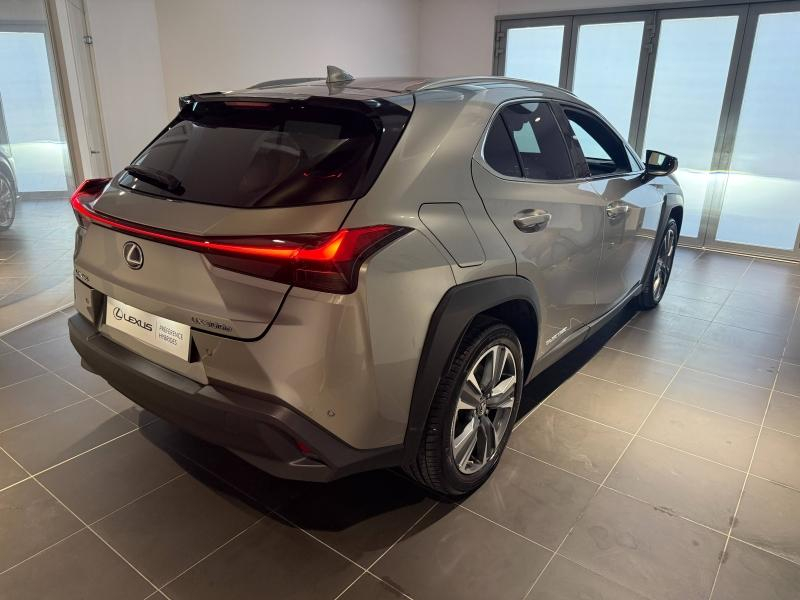 Photo 5 de l’annonce de LEXUS UX d’occasion à vendre à MONTFAVET