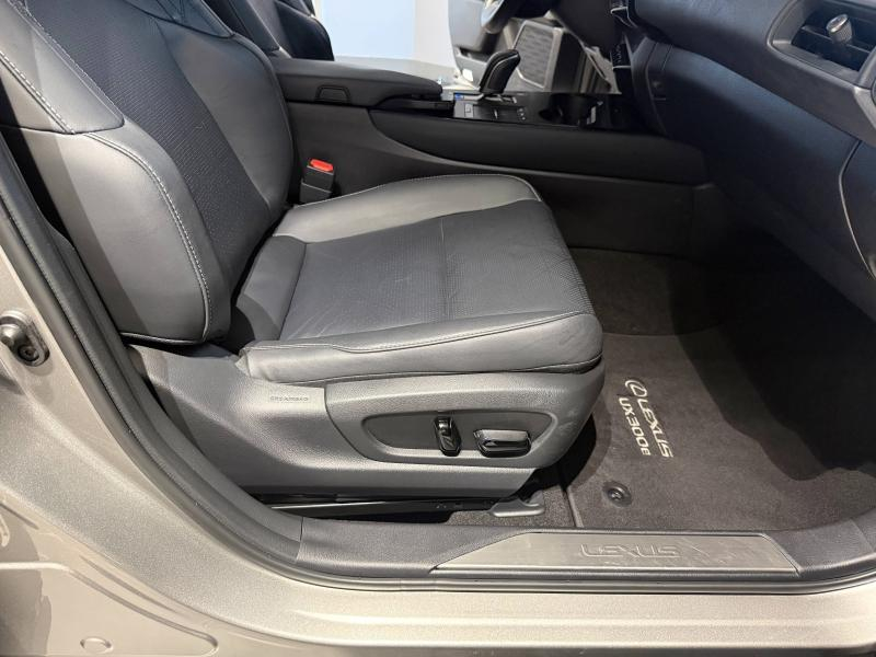 Photo 13 de l’annonce de LEXUS UX d’occasion à vendre à MONTFAVET