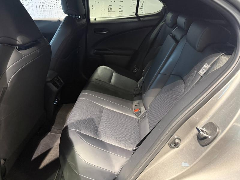 Photo 14 de l’annonce de LEXUS UX d’occasion à vendre à MONTFAVET
