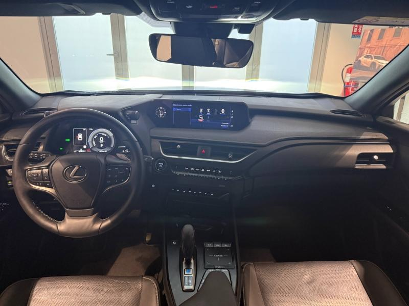 Photo 15 de l’annonce de LEXUS UX d’occasion à vendre à MONTFAVET