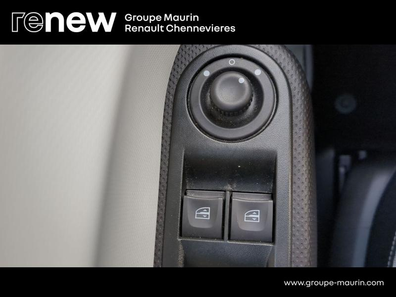 Photo 10 de l’annonce de RENAULT Twingo d’occasion à vendre à CHENNEVIÈRES-SUR-MARNE