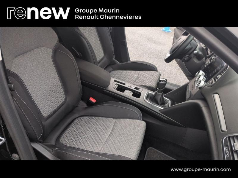 Photo 19 de l’annonce de RENAULT Megane d’occasion à vendre à CHENNEVIÈRES-SUR-MARNE