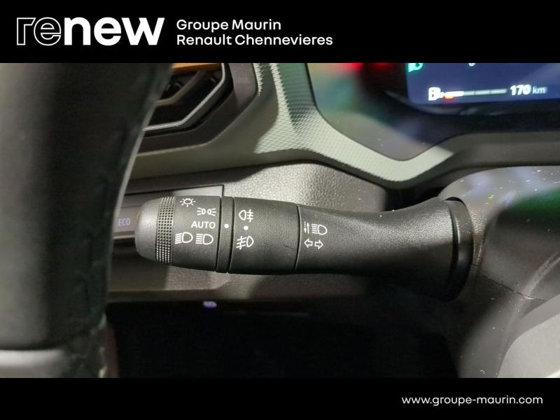 Photo 17 de l’annonce de DACIA  d’occasion à vendre à CHENNEVIÈRES-SUR-MARNE