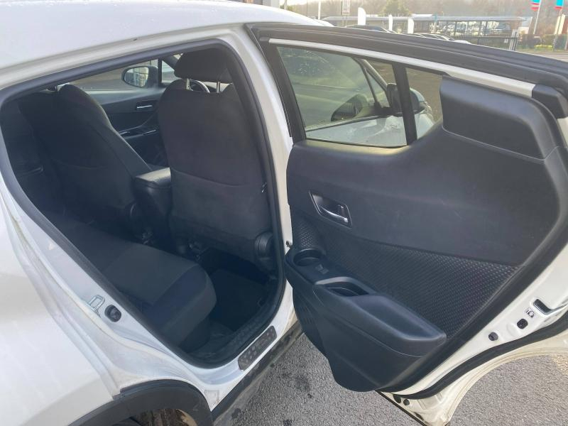 Photo 15 de l’annonce de TOYOTA C-HR d’occasion à vendre à AUBIÈRE
