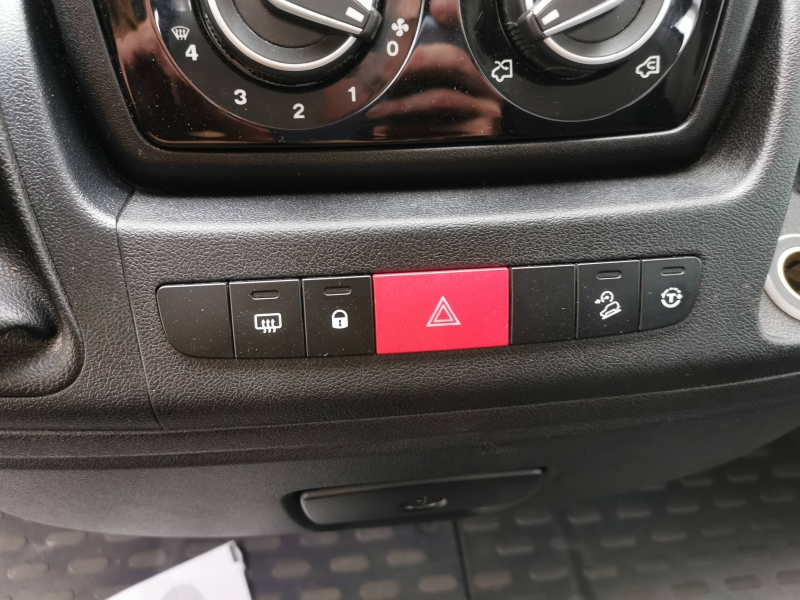 Photo 13 de l’annonce de FIAT Ducato CCb VUL d’occasion à vendre à VITROLLES