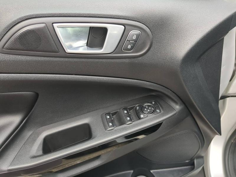 Photo 8 de l’annonce de FORD EcoSport d’occasion à vendre à ARLES