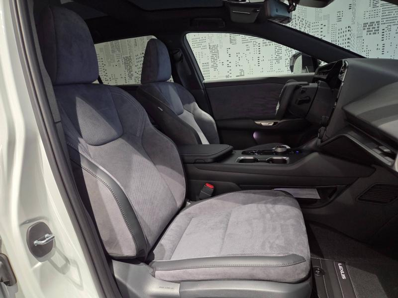 Photo 16 de l’annonce de LEXUS RZ d’occasion à vendre à AUBIÈRE