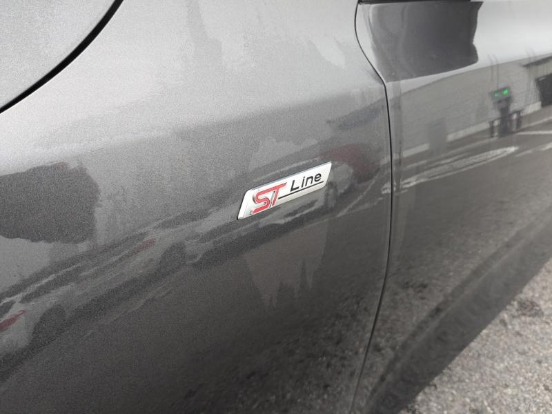 Photo 8 de l’annonce de FORD Focus d’occasion à vendre à TOULON