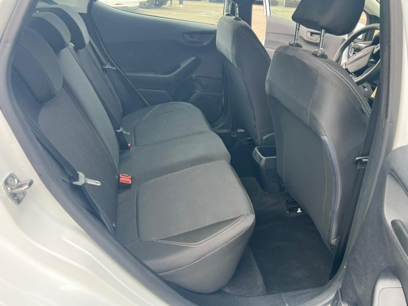 Photo 14 de l’annonce de FORD Fiesta d’occasion à vendre à TOULON