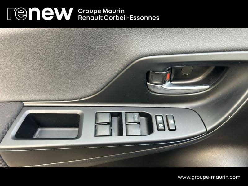 Photo 13 de l’annonce de TOYOTA Yaris d’occasion à vendre à CORBEIL-ESSONNES