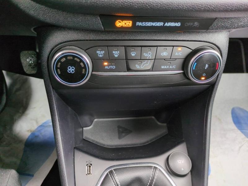 Photo 8 de l’annonce de FORD Fiesta d’occasion à vendre à NÎMES