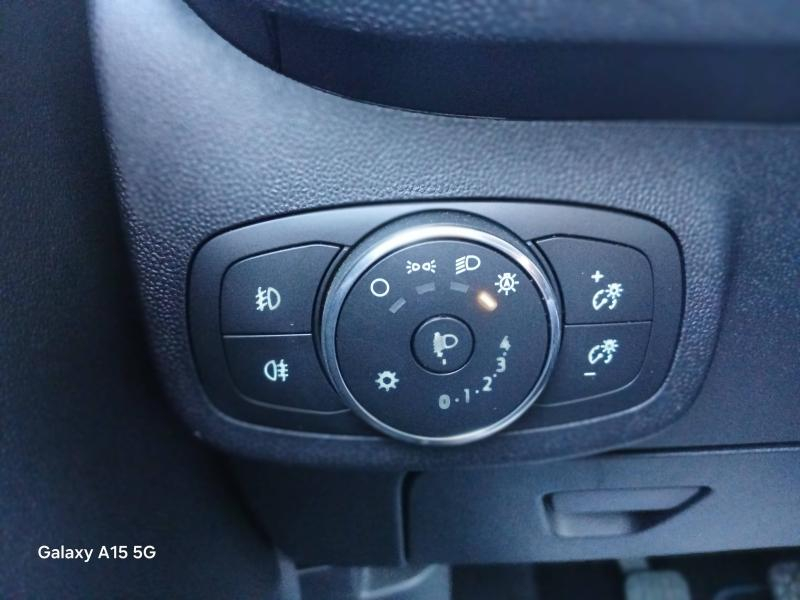 Photo 15 de l’annonce de FORD Fiesta d’occasion à vendre à NÎMES