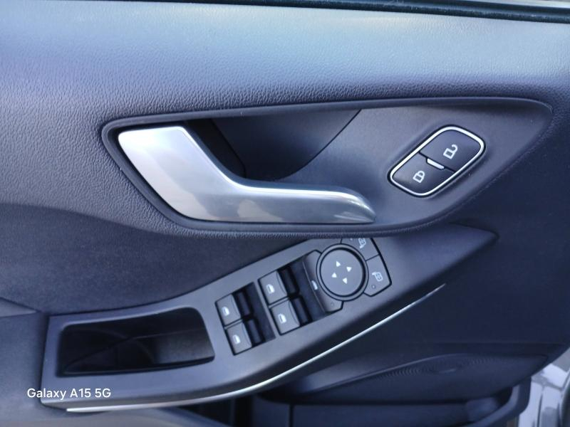 Photo 16 de l’annonce de FORD Fiesta d’occasion à vendre à NÎMES