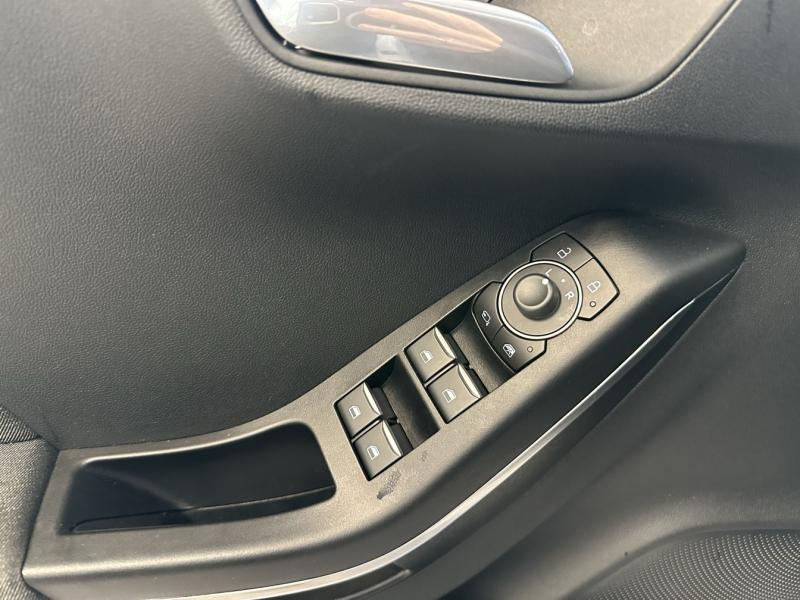 Photo 12 de l’annonce de FORD Puma d’occasion à vendre à ORANGE