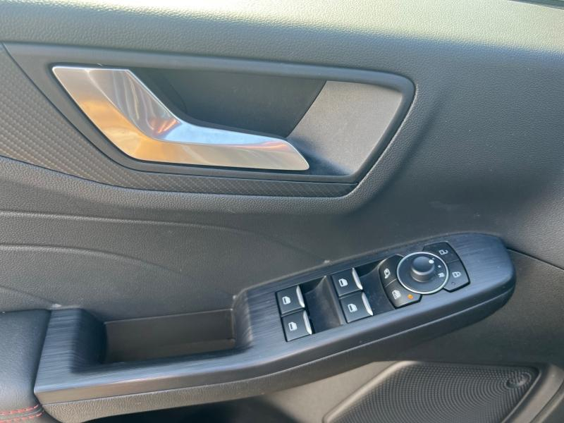 Photo 14 de l’annonce de FORD Kuga d’occasion à vendre à TOULON