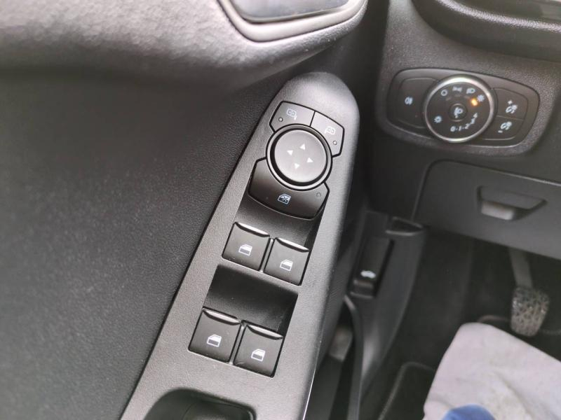 Photo 12 de l’annonce de FORD Fiesta d’occasion à vendre à NÎMES