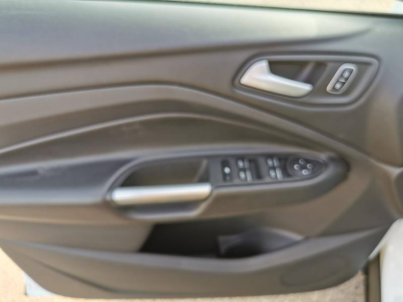 Photo 12 de l’annonce de FORD Kuga d’occasion à vendre à NÎMES