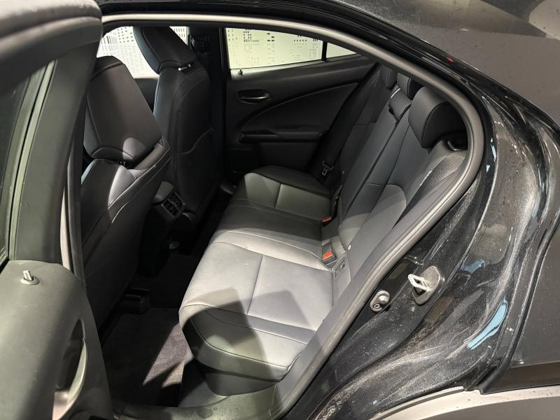 Photo 11 de l’annonce de LEXUS UX d’occasion à vendre à MONTFAVET