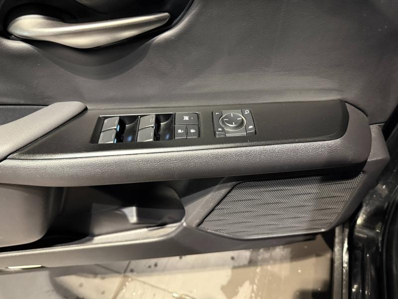 Photo 13 de l’annonce de LEXUS UX d’occasion à vendre à MONTFAVET