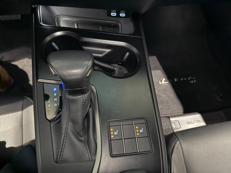 Photo 17 de l’annonce de LEXUS UX d’occasion à vendre à MONTFAVET