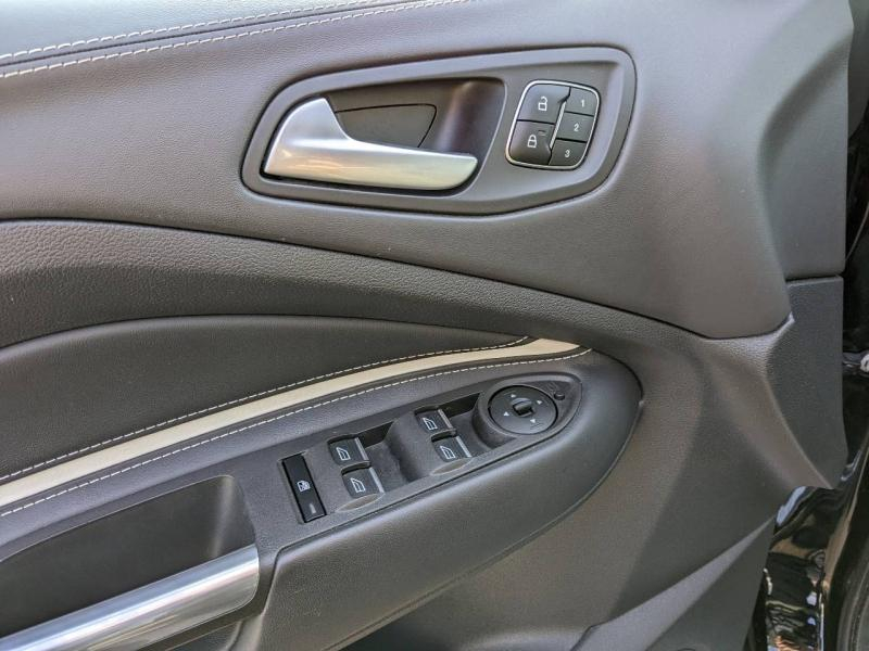 Photo 17 de l’annonce de FORD Kuga d’occasion à vendre à MARSEILLE